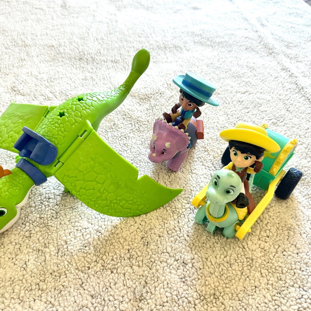 Dino Ranch Toy Bundle